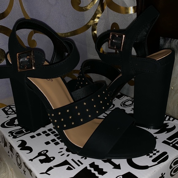 Fashion Influencer Chunky Studded Heels - Picture 3 of 5